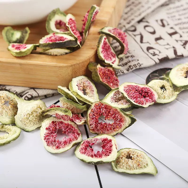Lát sung Tân Cương ngâm nước giúp thanh nhiệt, làm dịu cổ họng, giải độc, giảm sưng, kiện tỳ, hỗ trợ tiêu hóa, v.v.